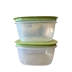 2 RUBBERMAID Produce Saver 14 cups 3.3L Green preowned 4 Piece Set Lid